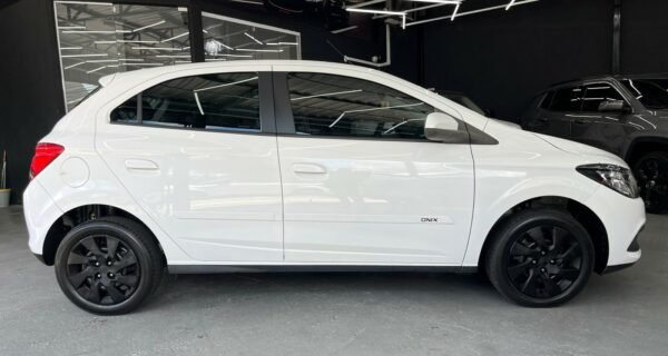 Chevrolet Onix LT 1.4 2014 Automático - Image 24