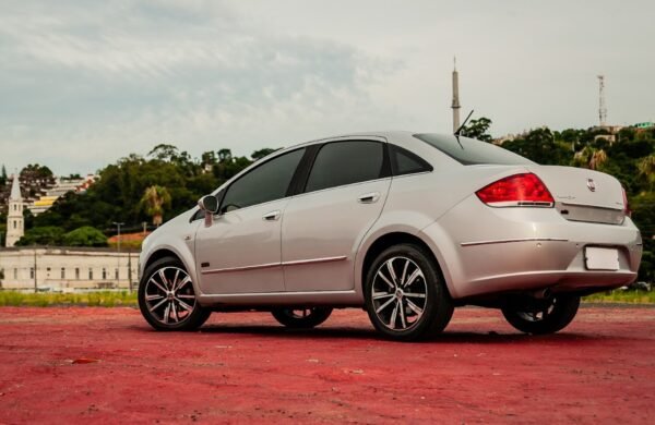 VENDIDO - Fiat Linea Sublime 1.8 16V 2013 - Image 5