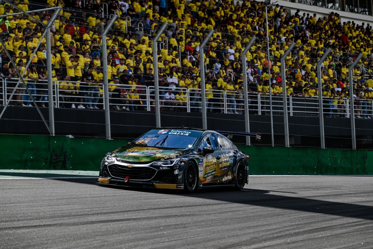 Cruze se despede com título da Stock Car